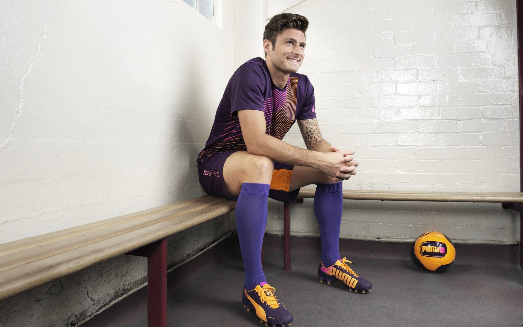 德乙第32轮战报，汉堡夺回榜首逼近升级 埃弗斯堡逆袭跻身三甲